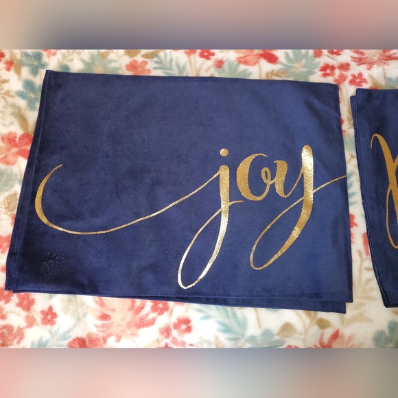 2 Table runners and 4 placemats - Picture 6 of 9